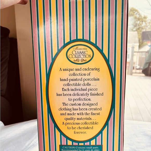 IC COLLECTION Porcelain Doll in Red Coat - Picture 3 of 4